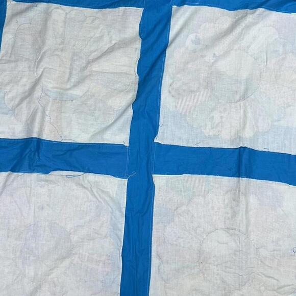 Charming Vintage Inspired Flower Quilt Top Patchwork Blanket - Picture 5 of 5